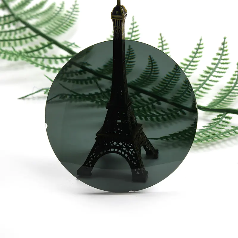 1.56 Thấu kính phân cực