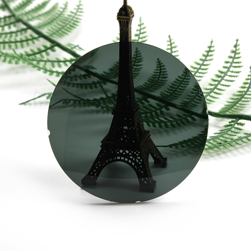 1.56 Thấu kính phân cực