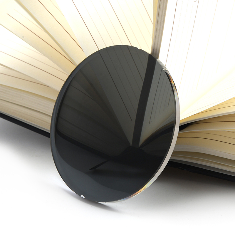 1.56 Thấu kính phân cực