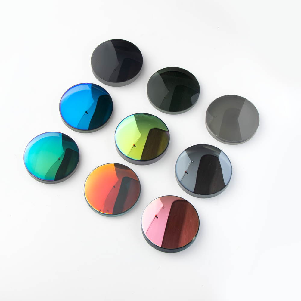 1.56 Thấu kính phân cực